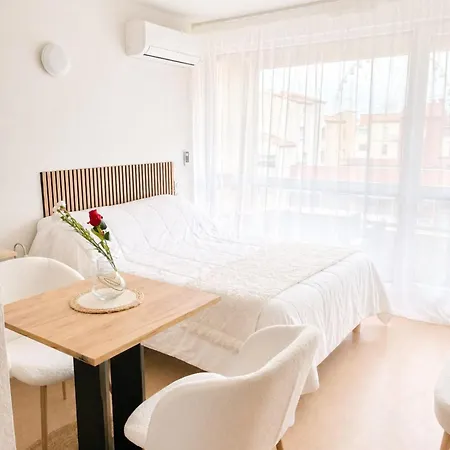 Lvam - Cozy Renovated Ferris Wheel View Pool Apartamento *