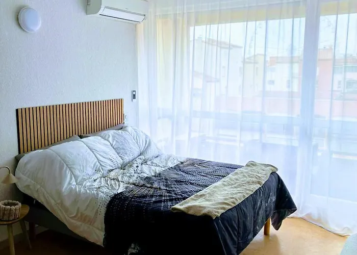 Apartment Cocon Vue Grande Roue, & Piscine, Parking & Clim *