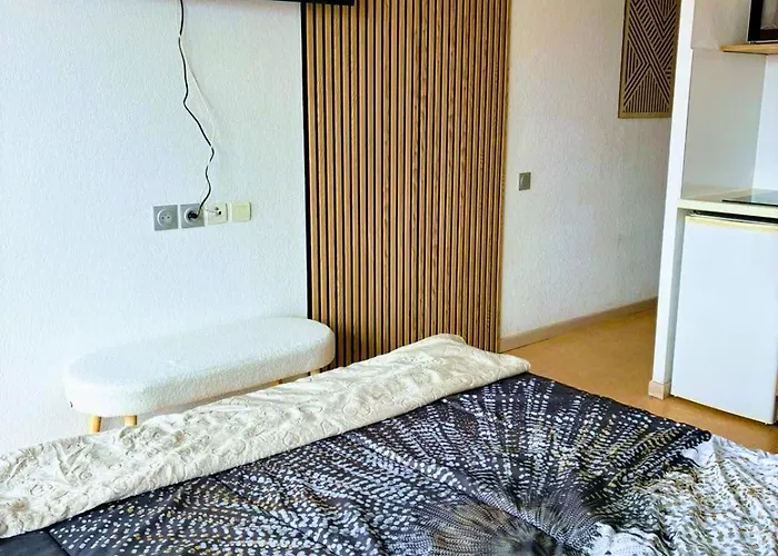 Cocon Vue Grande Roue, & Piscine, Parking & Clim Apartment *